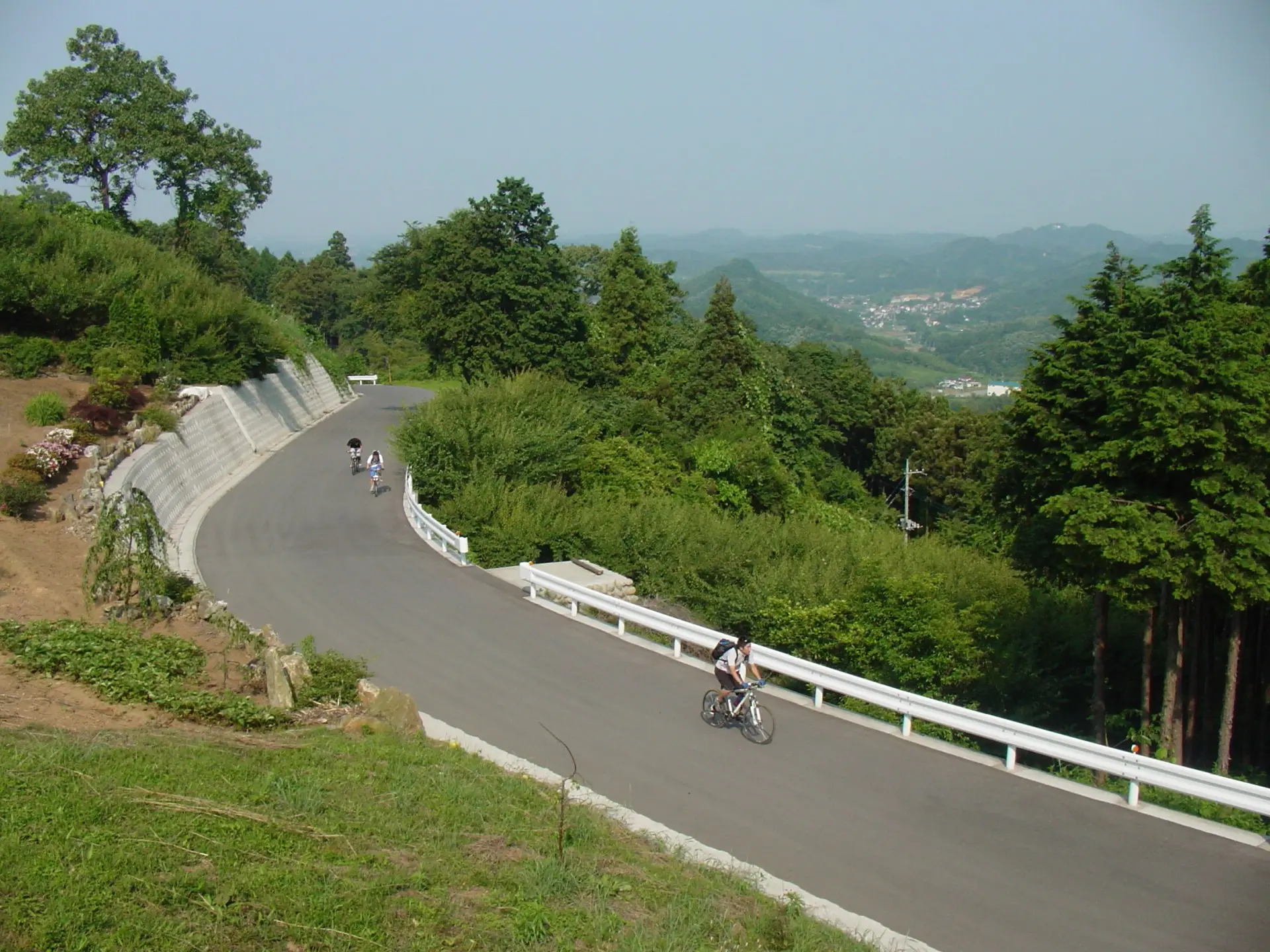 峠を上るシーン