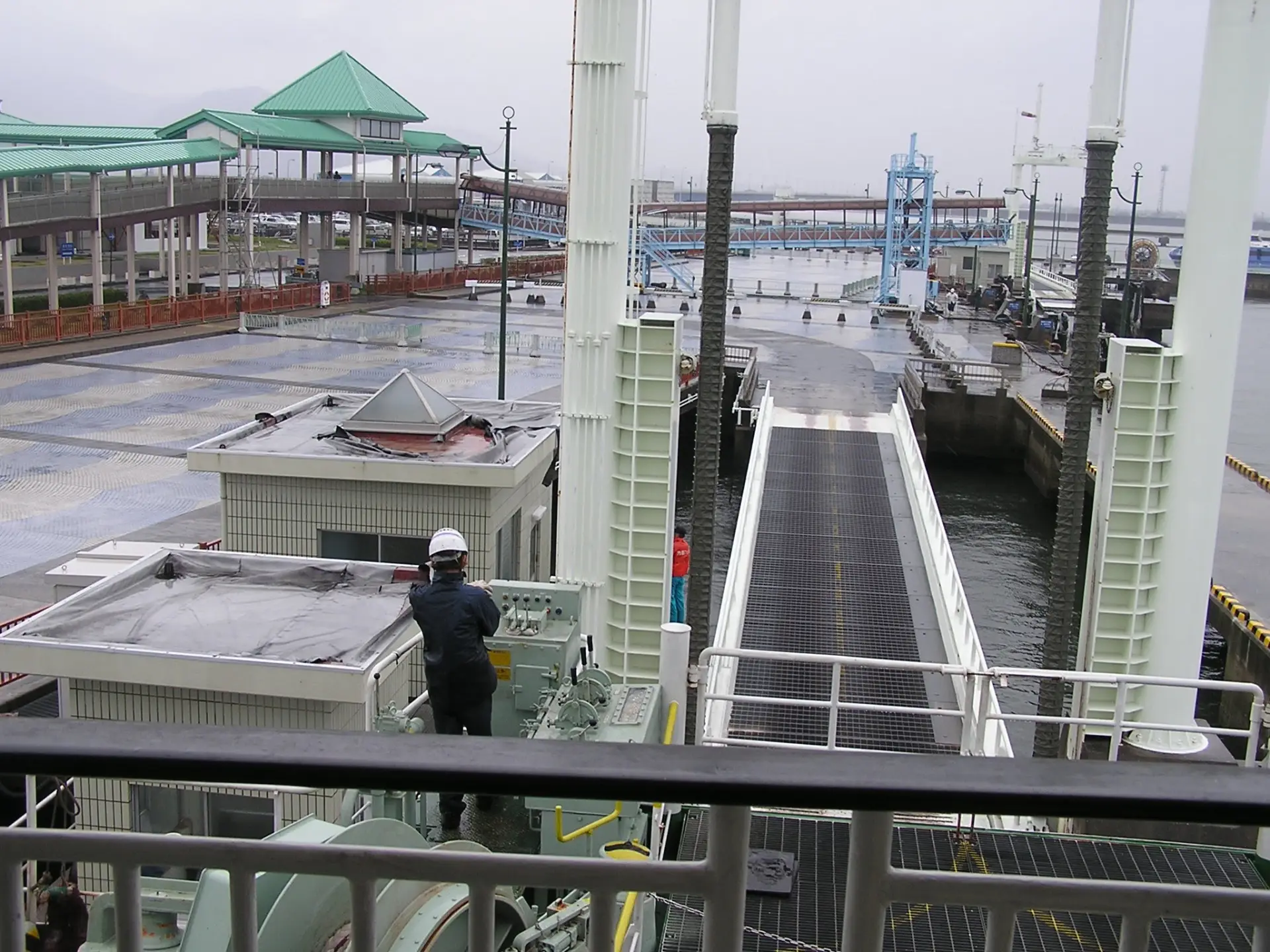 フェリーに乗船