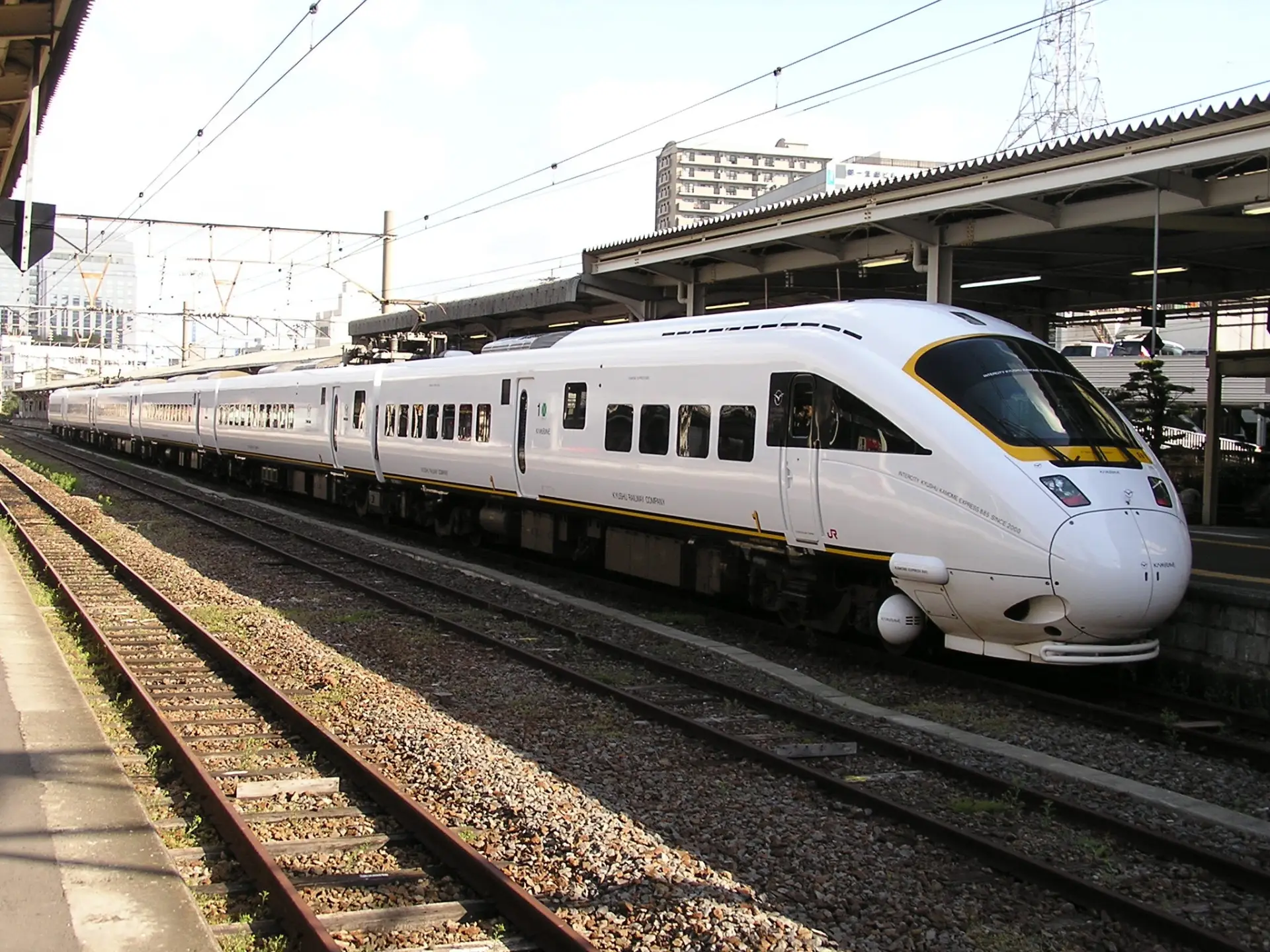 2005年の長崎駅 885系かもめ