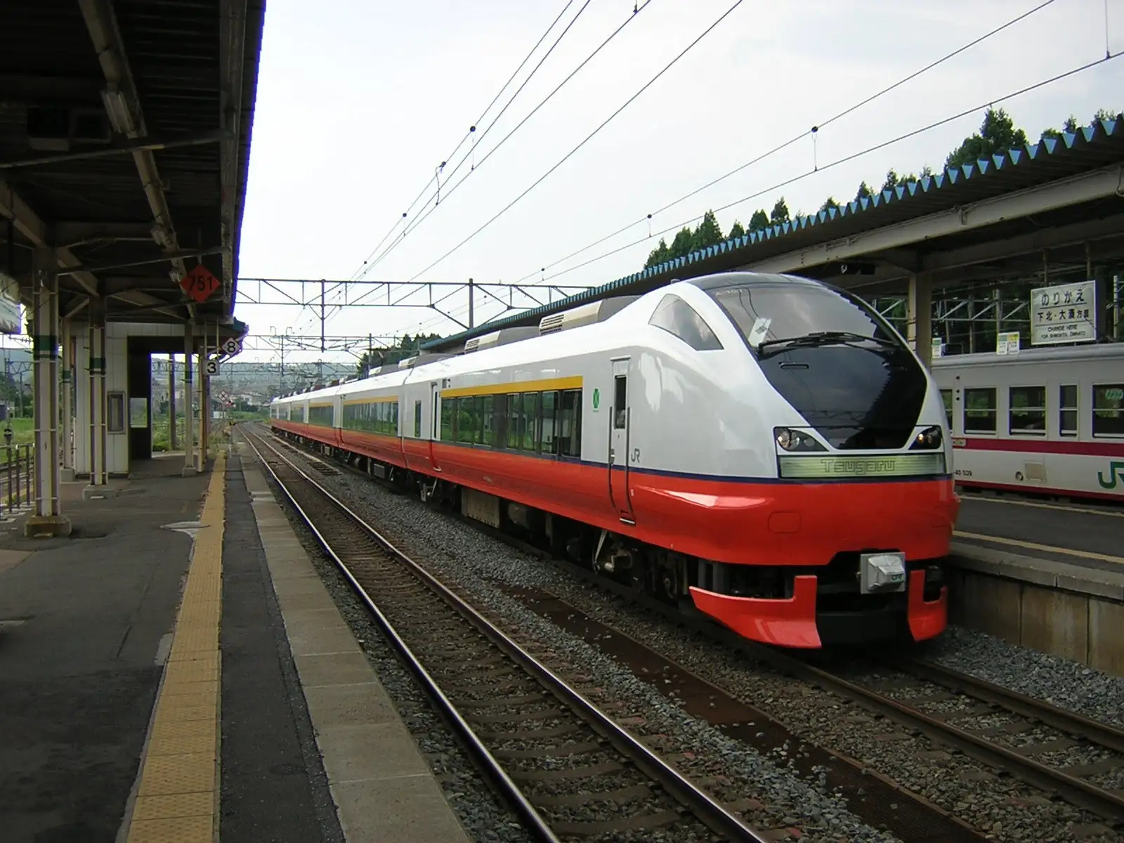 野辺地駅 E751系
