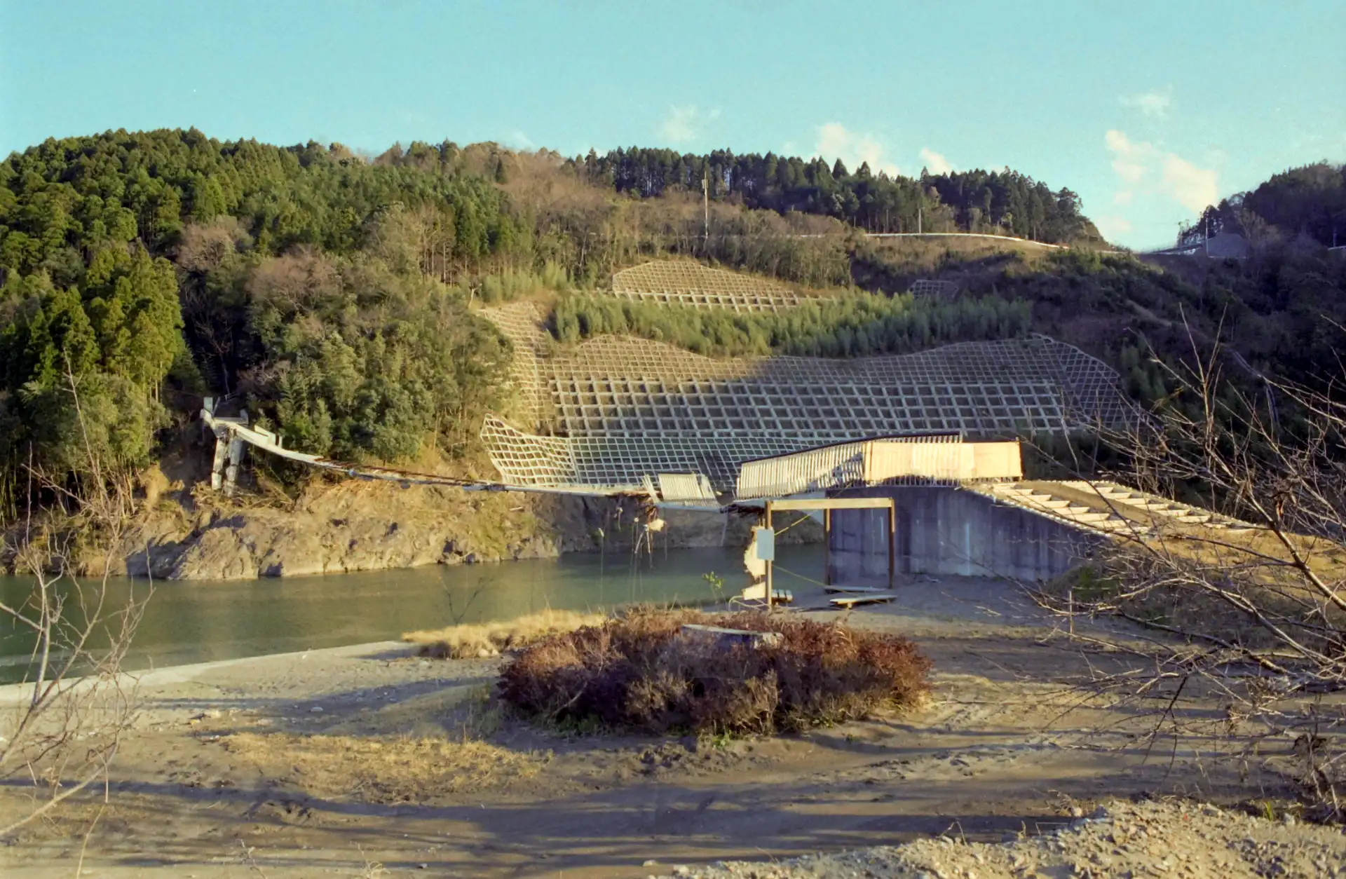 2005年の台風被害を受けた道路橋