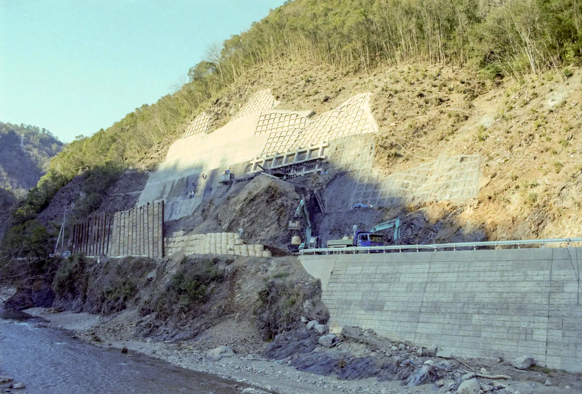 国道265号線の崩落 2005年