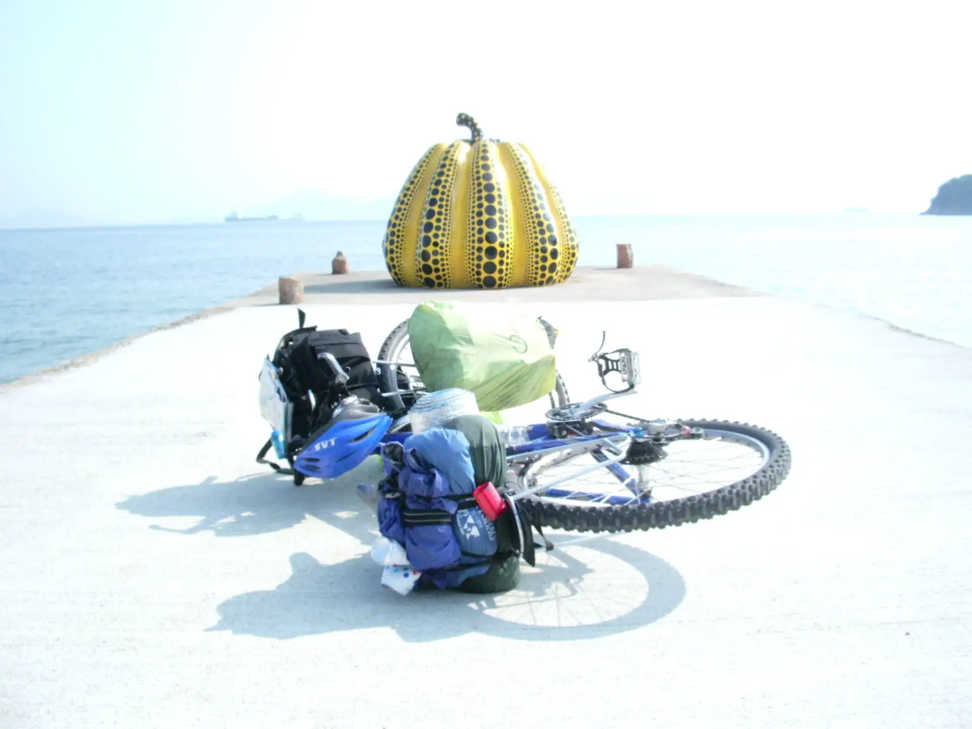 草間彌生の彫刻