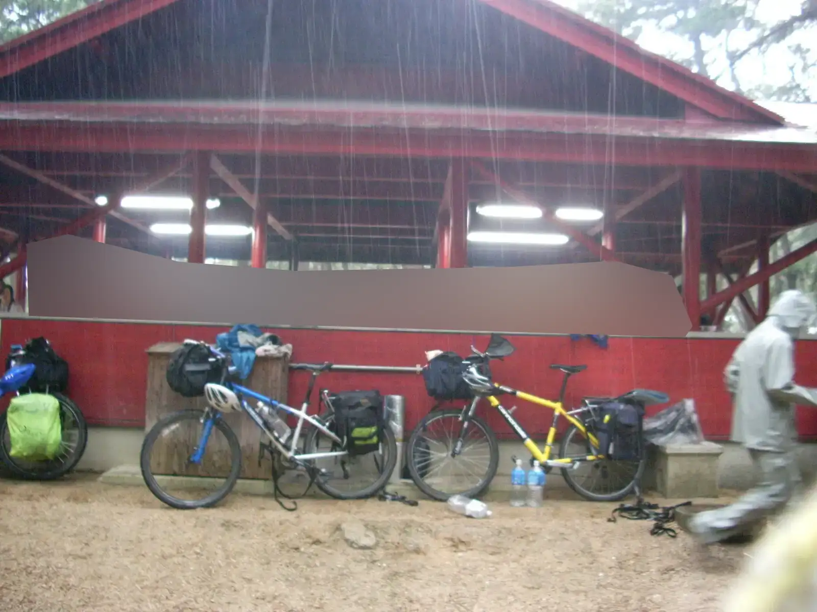 雨のキャンプ場