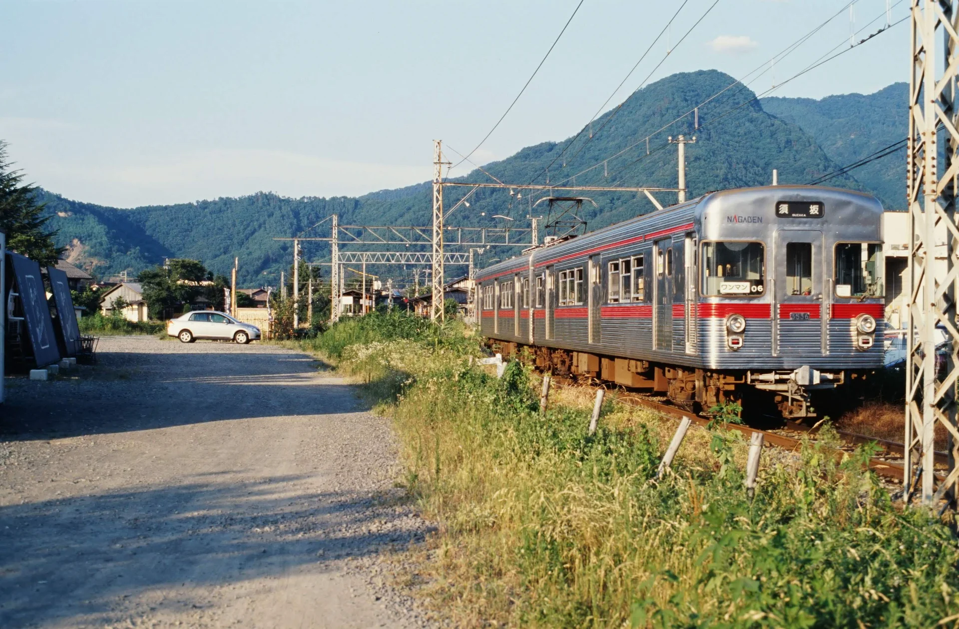 松代駅へ入線する長野電鉄3500系（2007年）