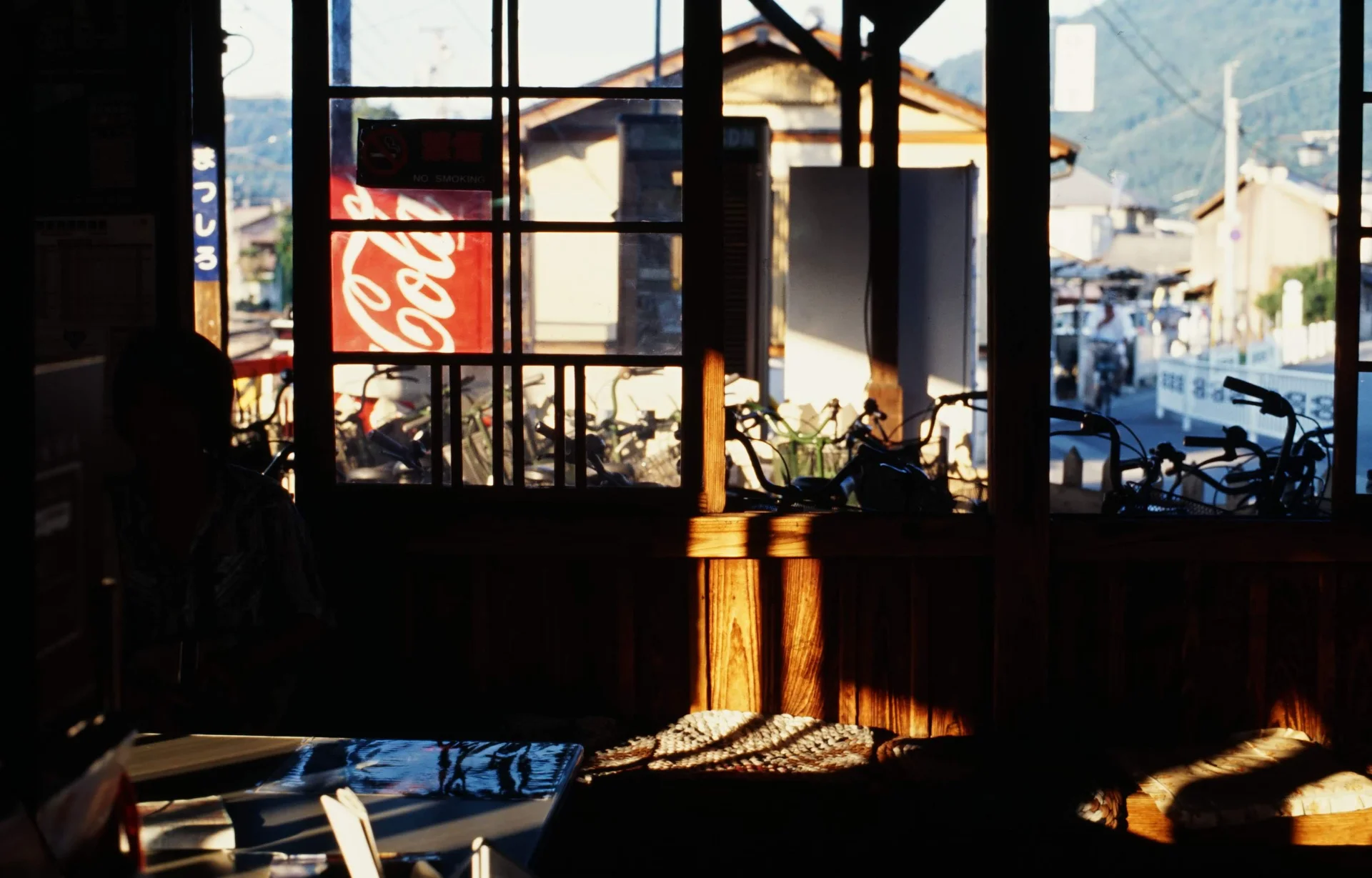 松代駅の待合室（2007年）