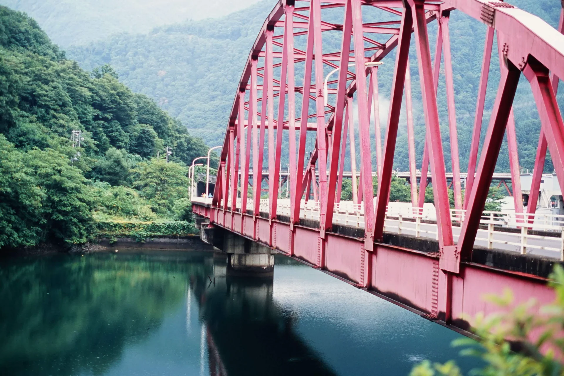 桂湖にかかる橋