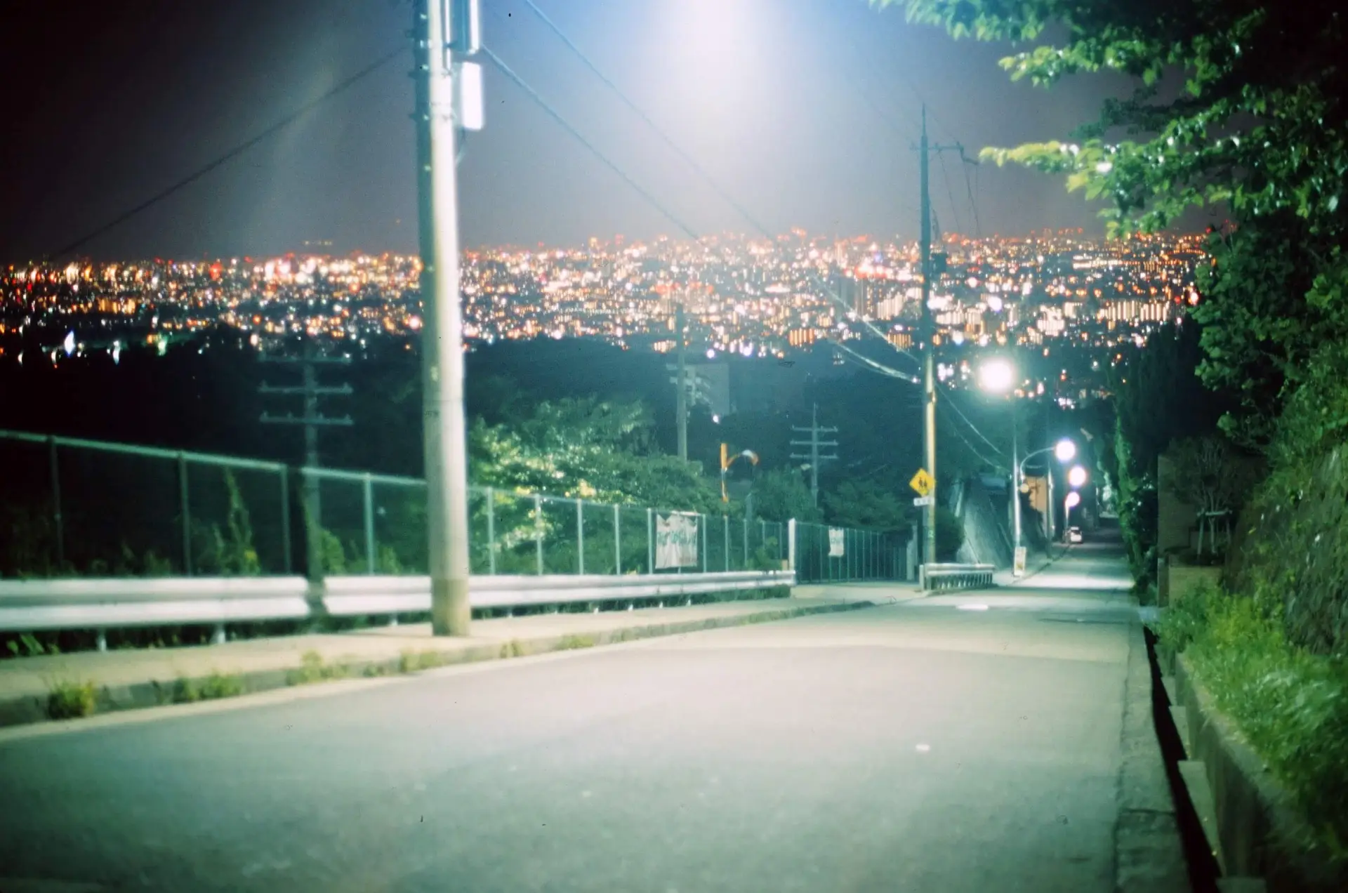 西宮北高前からの夜景（ポジフィルムで撮影、2007年）