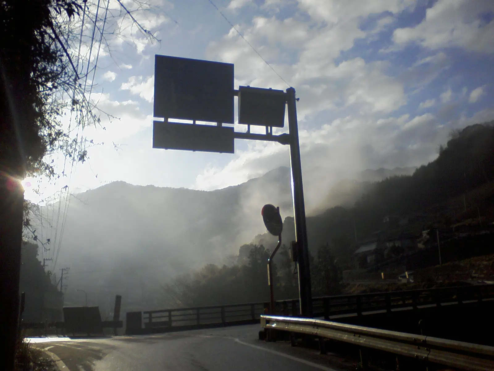 国道438号を南下