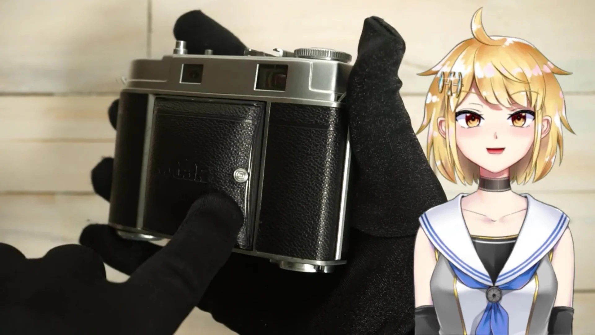 蓋の銀色の小さいノブを少しスライド