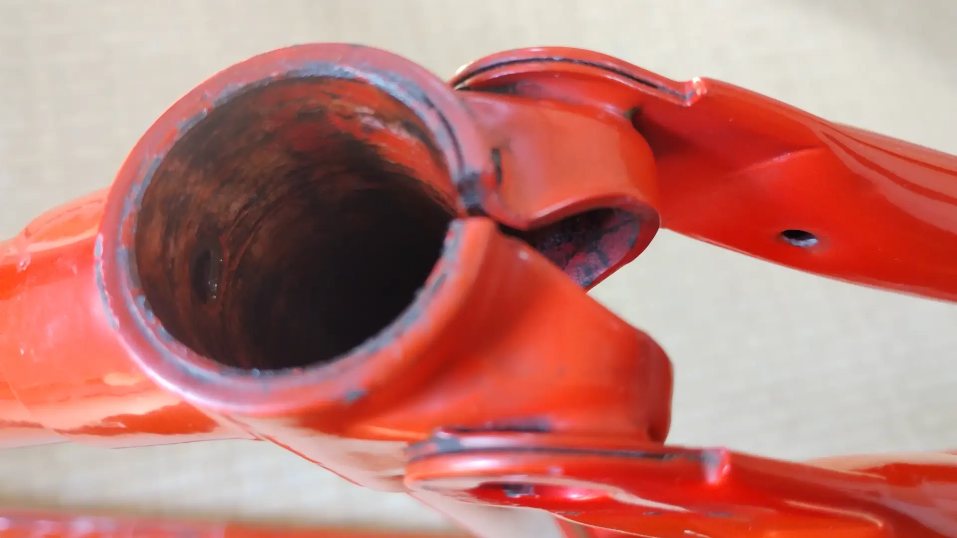 シートステー上部