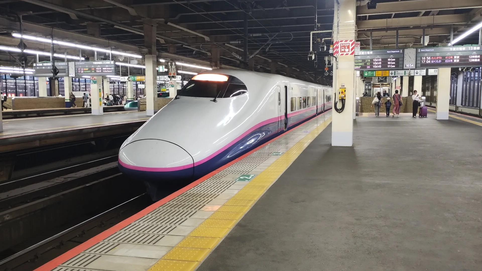 大宮駅のE2系新幹線