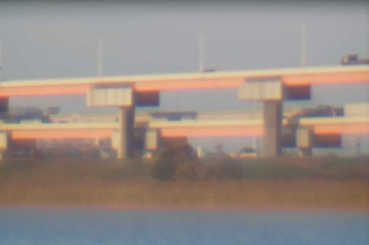 ミラーレスカメラをあてがって撮った写真