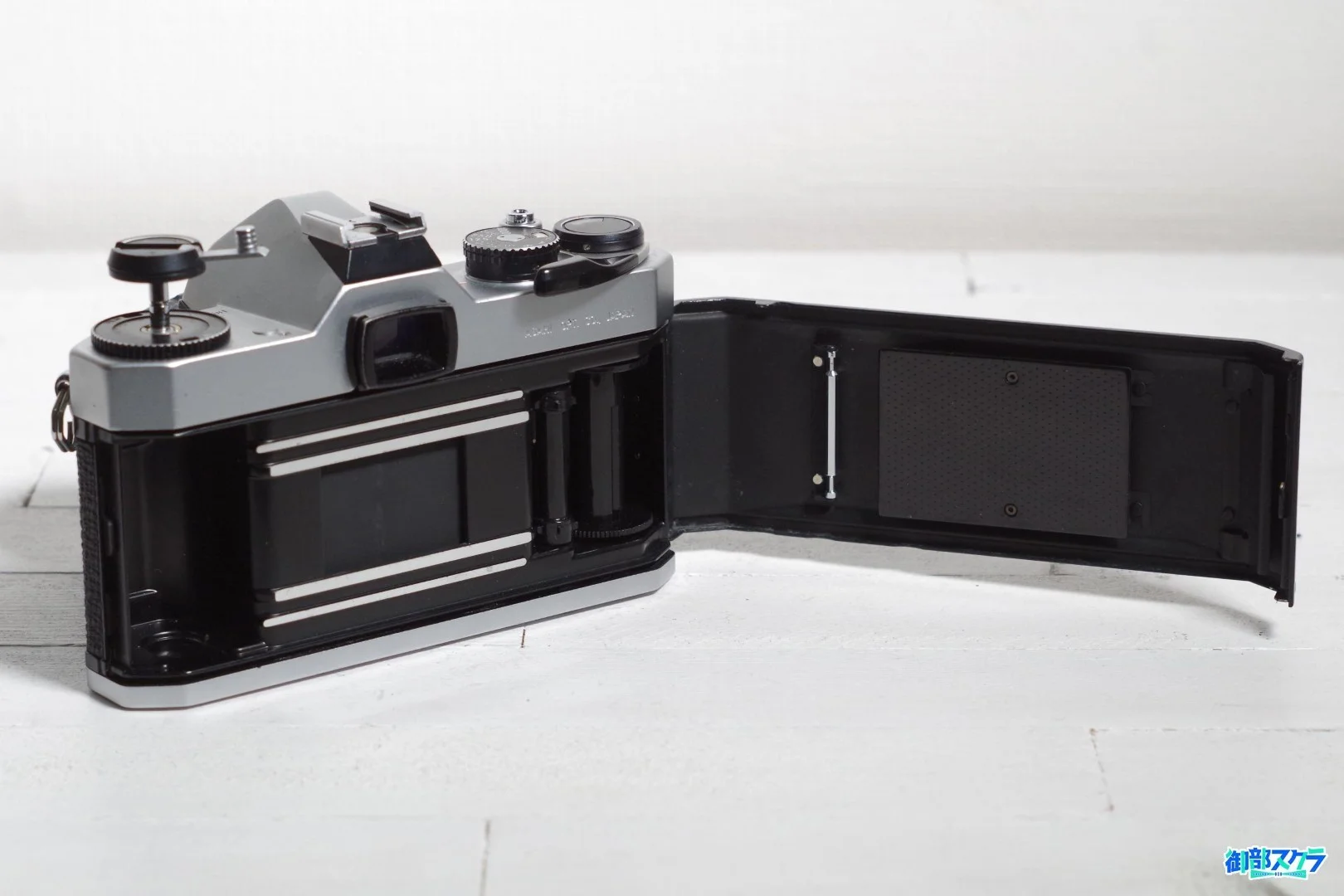 ASAHI PENTAX KM 裏蓋をあけたところ