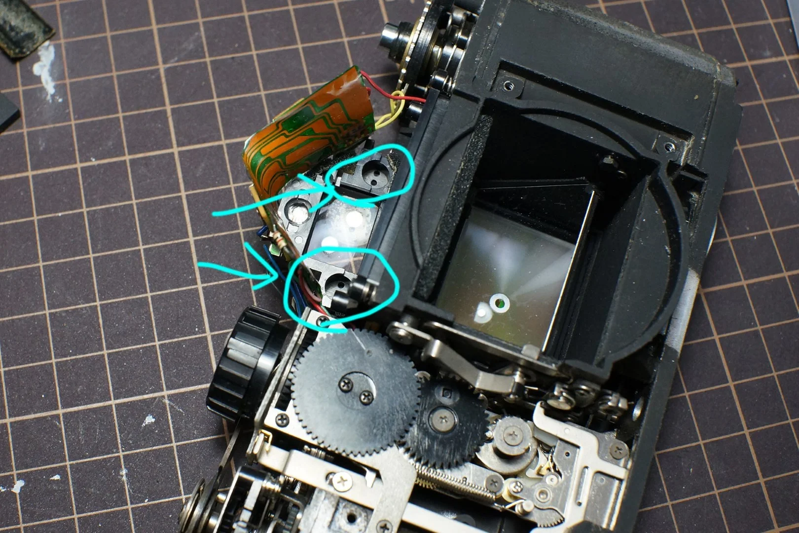 未使用の受光素子の穴をモルトで塞ぐ