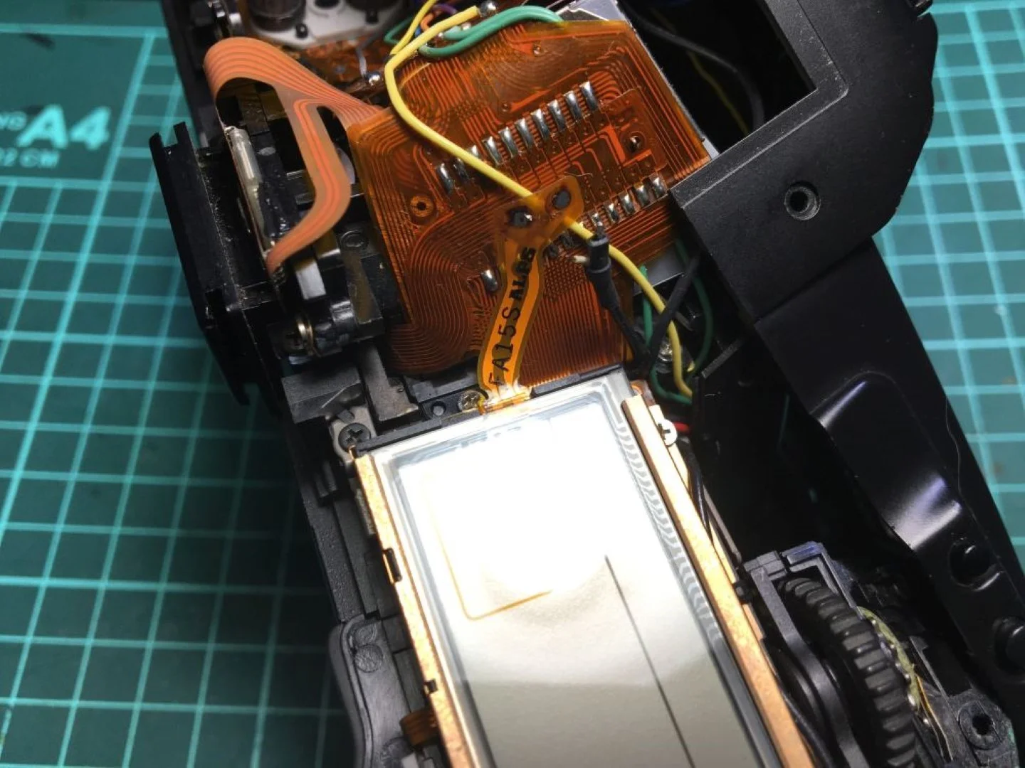 配線のハンダを外して対応