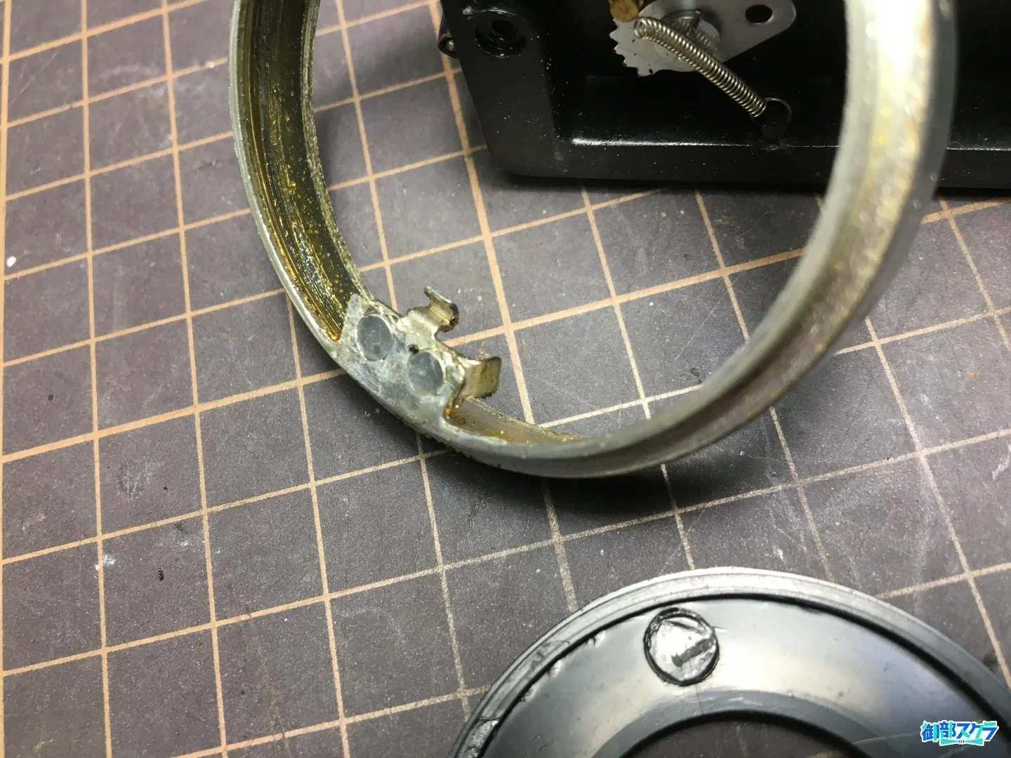 銘板を外したところ