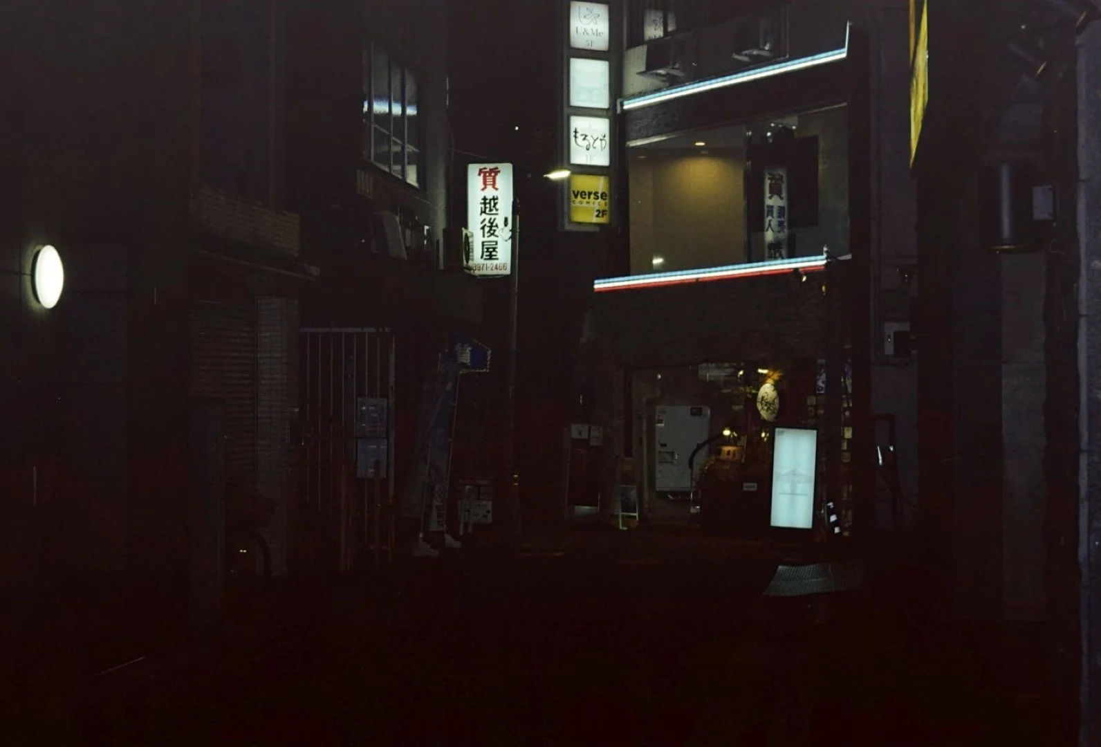 望遠端でストロボ使用