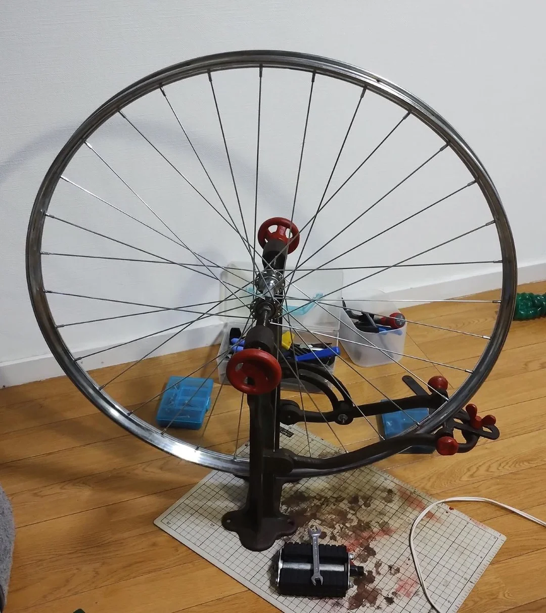 ホイールの振れを調整