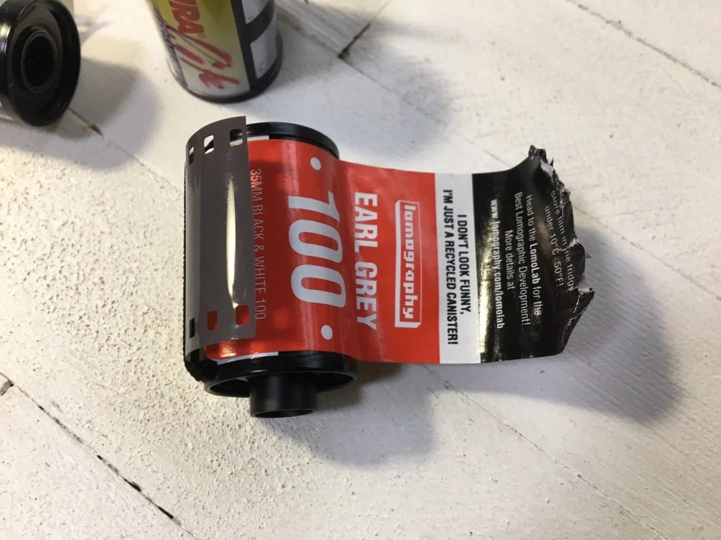 Earl Gray 100のシールを剥がす